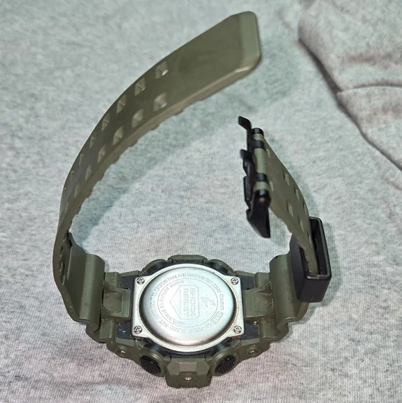 Casio G-Shock 700UC Olive Green - Picture 6 of 9